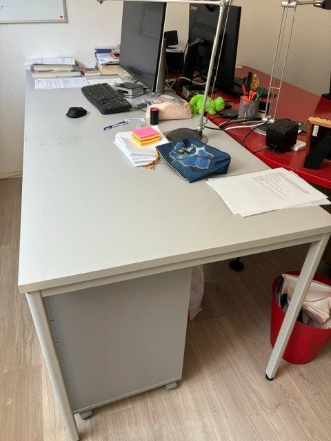 Scrivanie: Bürotisch mit Spint – Usato da Breitenbach venduto da trumpetli