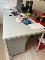 Bürotisch mit Spint