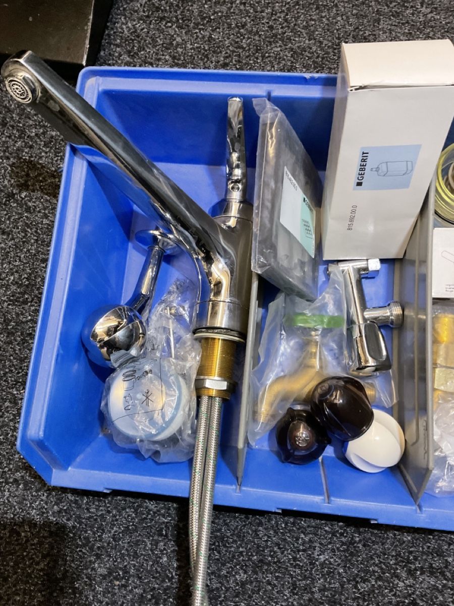 Rubinetteria: Sanitär Lot – Usato da Urdorf venduto da AMBASSADOR 2