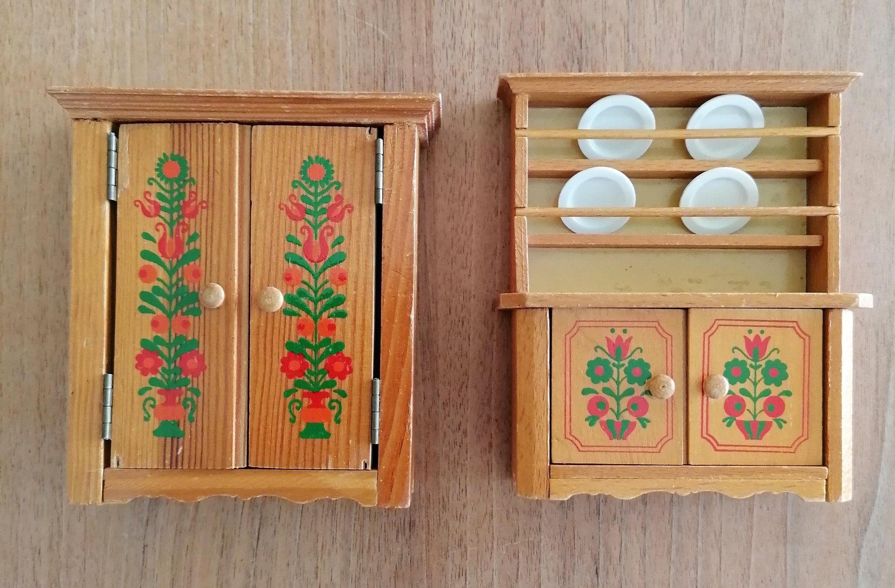 Case e mobili per bambole: Alte Puppenhausmöbel Retro – Usato da Schötz venduto da Gisre