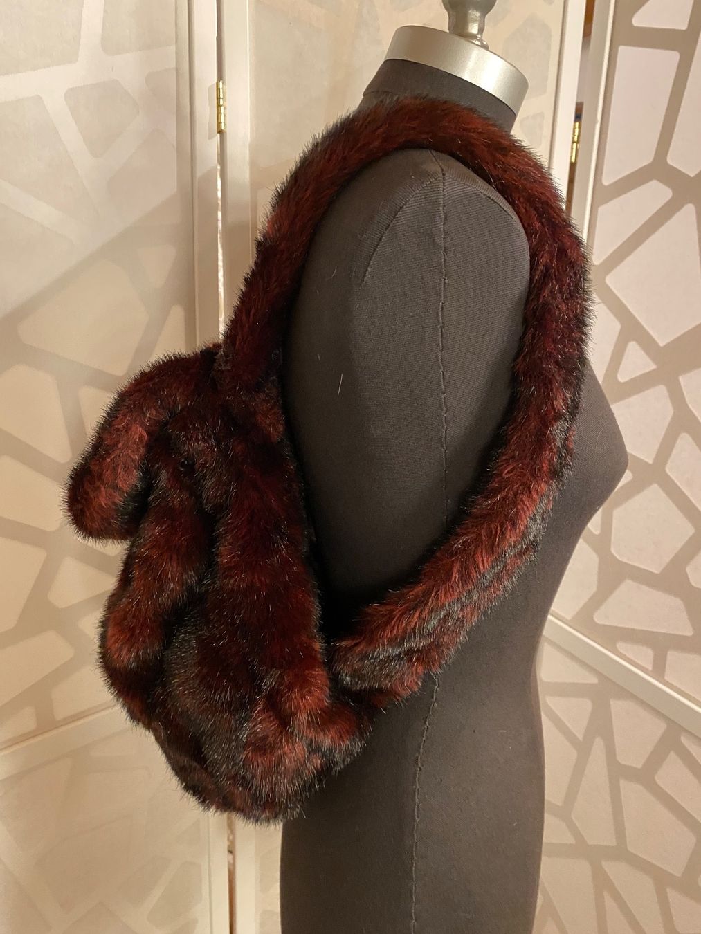 Zaini: Great faux fur maroon backpack – Usato da Grund b. Gstaad venduto da PlageNeige 2