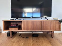 TV Kommode aus Nussbaumfurnier