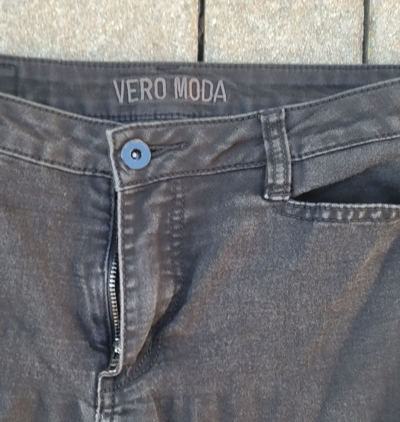 Vero Moda Pantaloni: Schwarze Jeans Vero Moda Gr. 31 / 32 – Usato da Füllinsdorf venduto da Sunnebliemli7 3