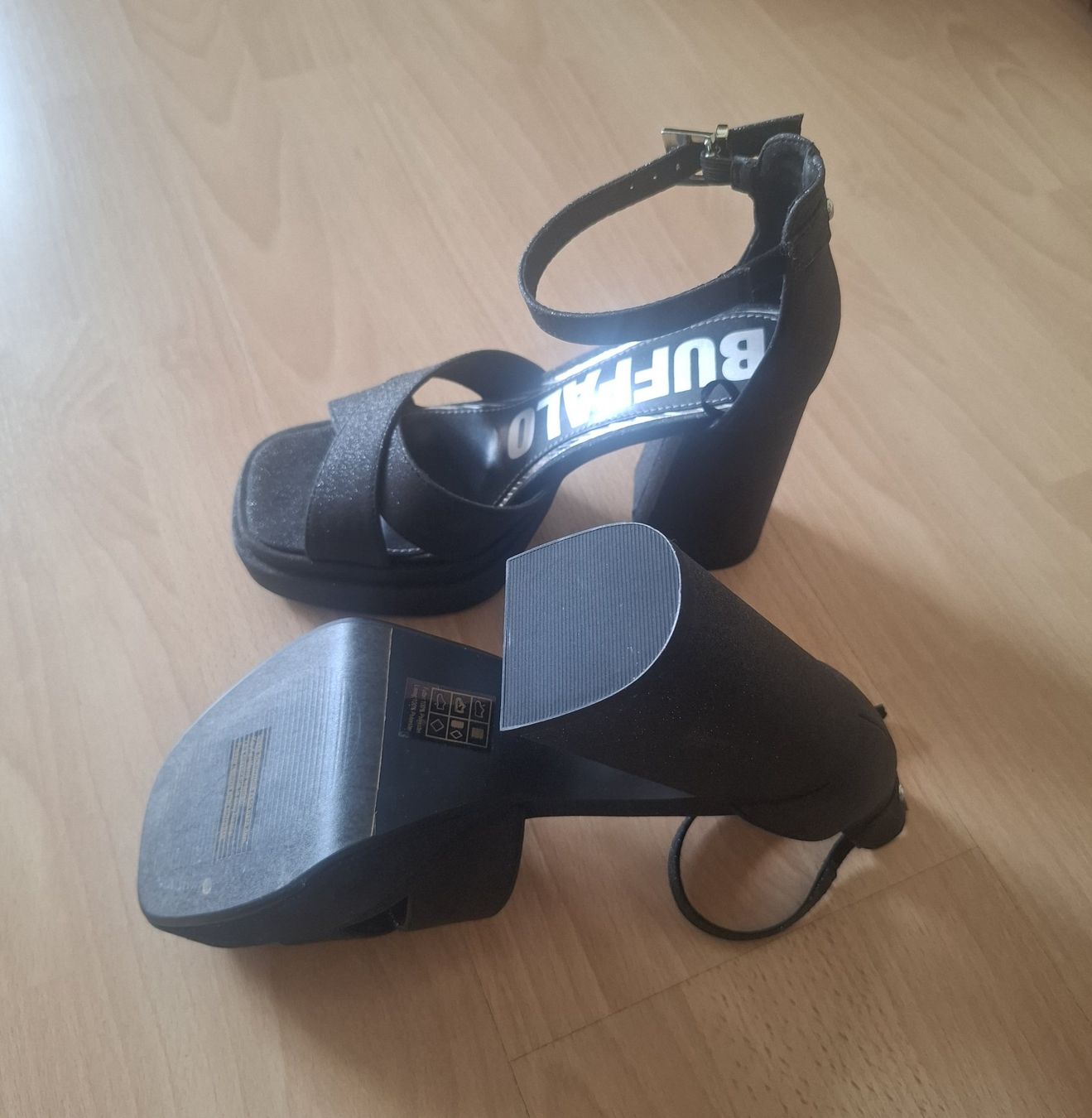 Buffalo Scarpe da donna: Buffalo High Heel Sandalette – Nuovo (secondo la descrizione) da Interlaken venduto da Karin787878 2