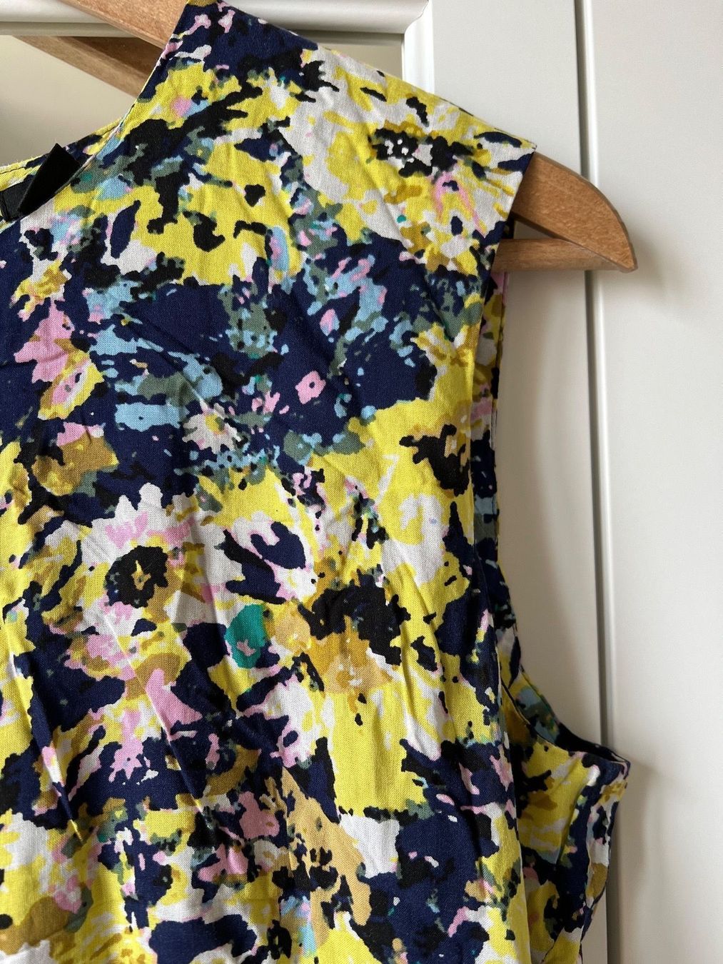 Robes: Robe patineuse H&M 42 – D'occasion à Neuchâtel par Thesebootsaremadeforwalking 1
