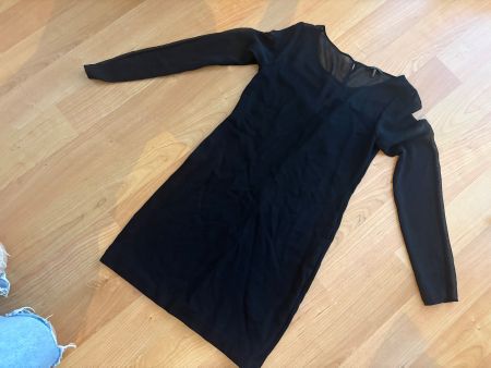 Schwarzes Minikleid mit langen Ärmeln, Grösse S, Top!