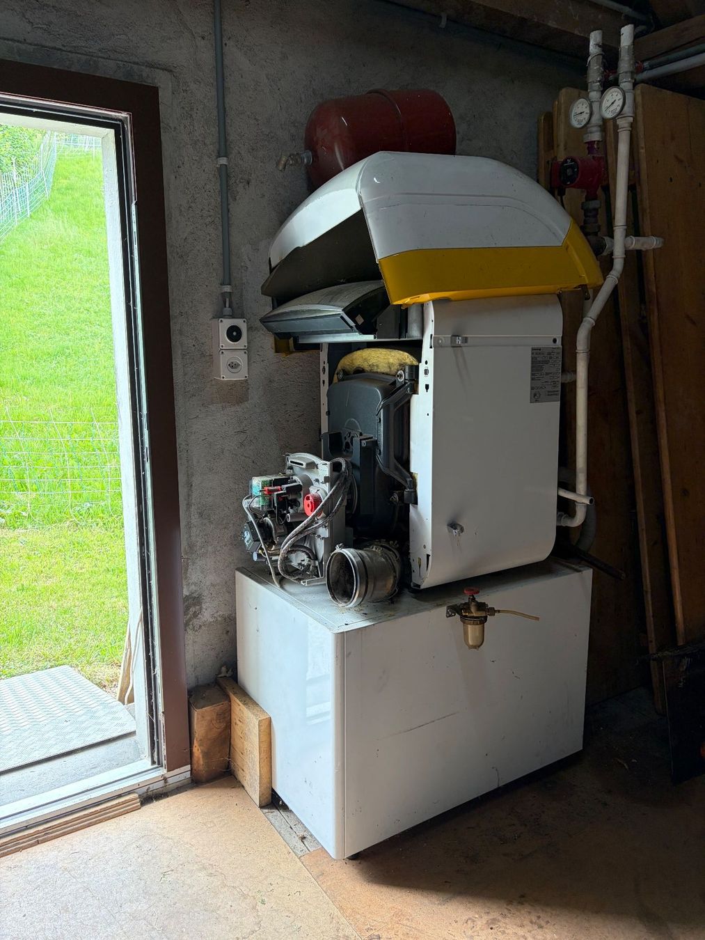 Radiatori: Öl-Heizkessel mit Boiler – Usato da Balzers venduto da Davo3 1
