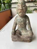 Sitzende Figur, Serpentin, Mexiko, olmekisch