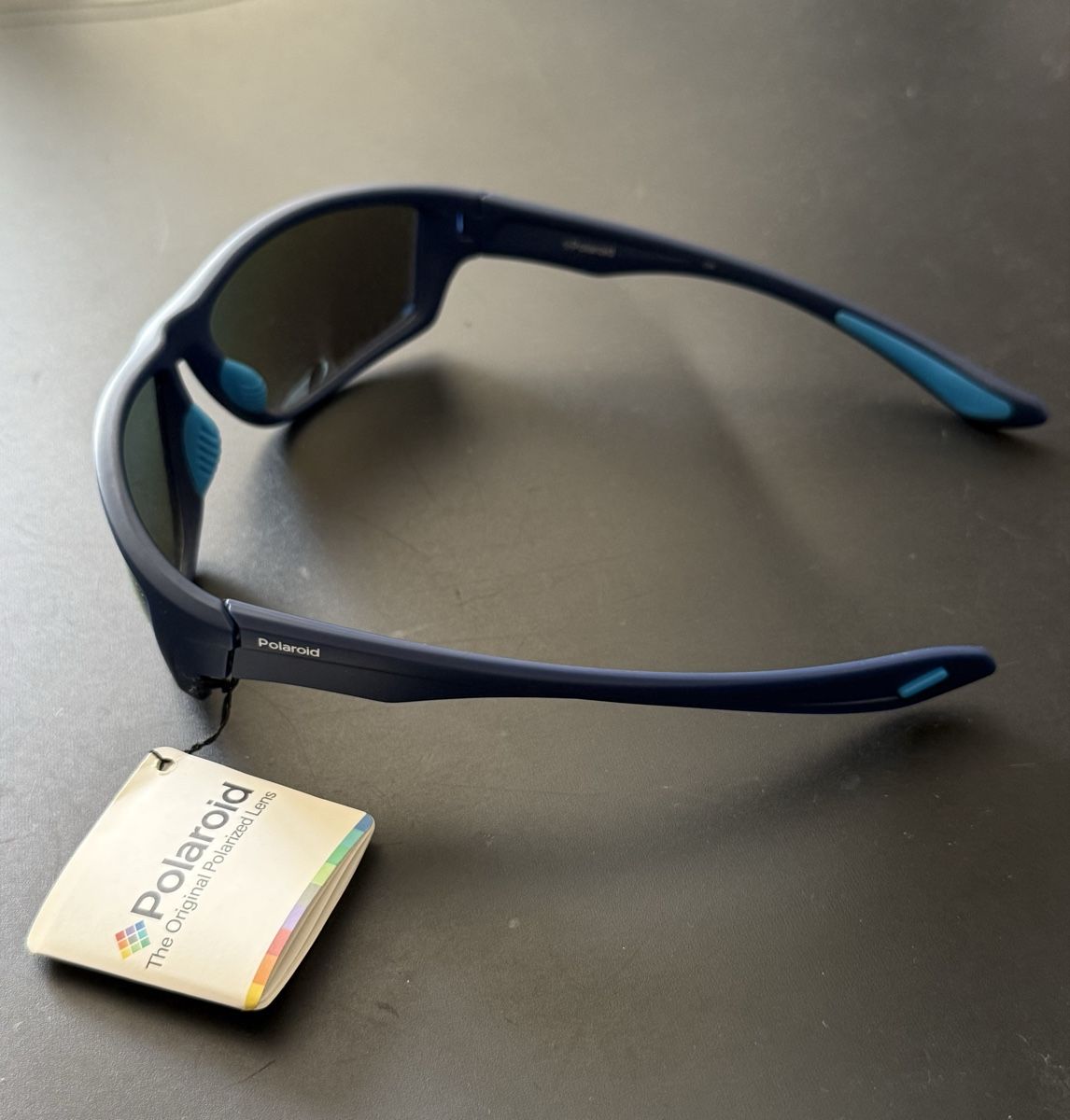 Polaroid Brillen & Gläser: dunkelblaue Sonnenbrille – Neu und originalverpackt aus Thalwil von MB-7 3