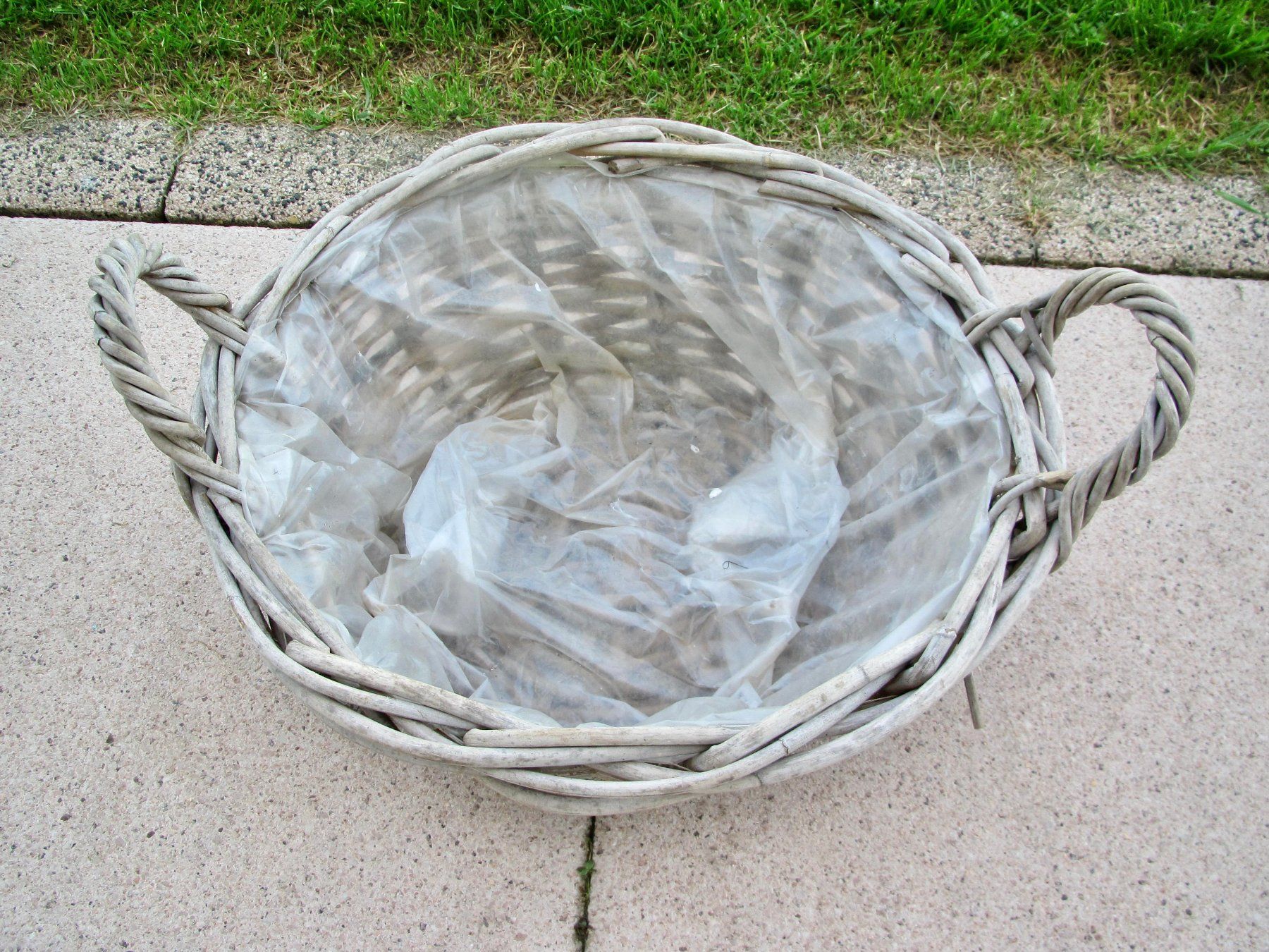 Maisons du monde Sonstiges für Haushalt & Wohnen: PANIER POUR FLEURS DE JARDIN – Gebraucht aus Murten von Selliot