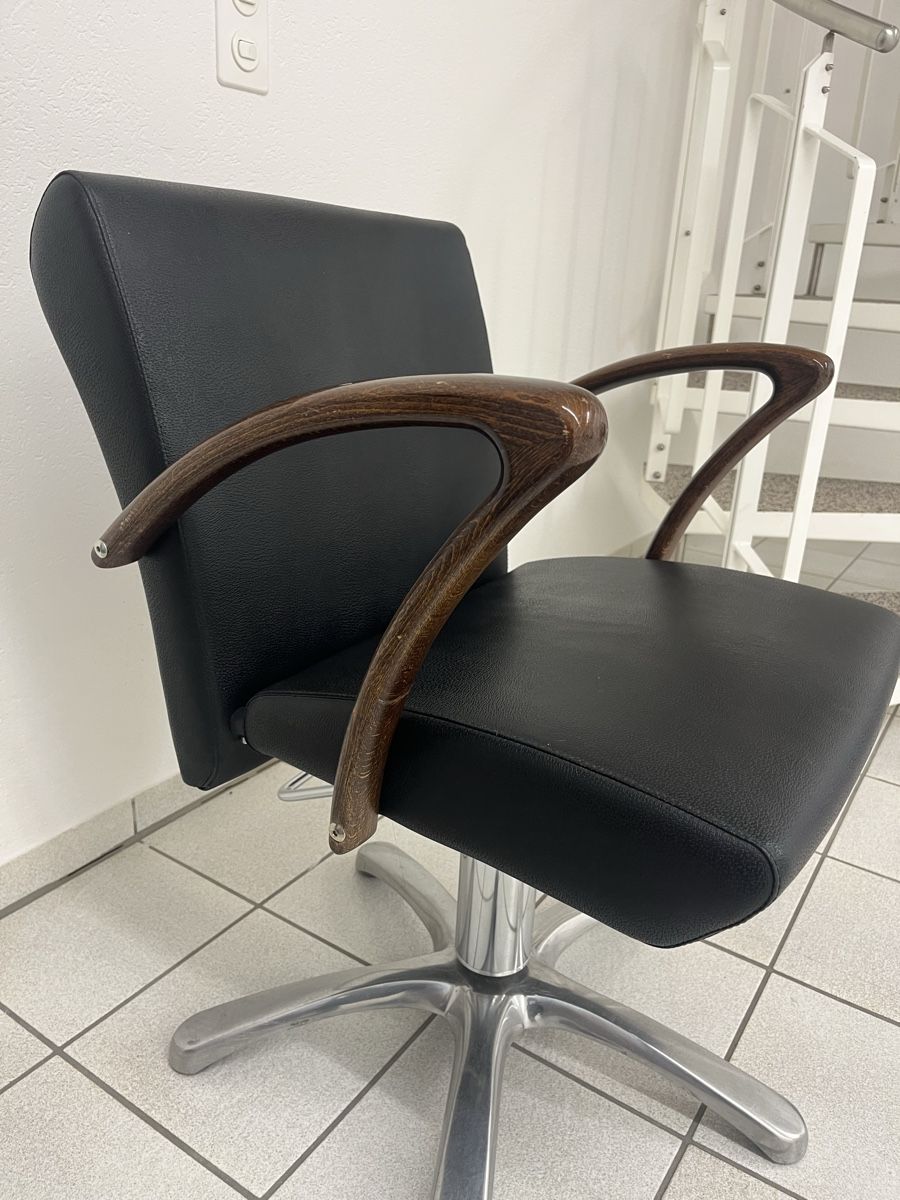 Sedie: Coiffeurstuhl mit Pumpe / Friseur Stuhl – Usato da Bösingen venduto da riedom01 7