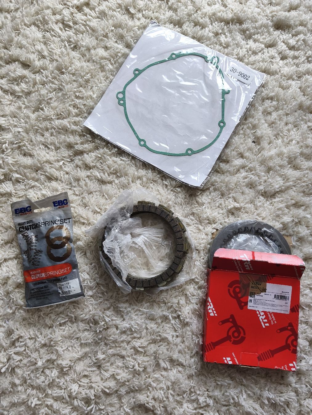Yamaha Alle Motorradersatzteile: Kit embrayage Yamaha FZ1 – Neu und originalverpackt aus Bouveret von Benj89