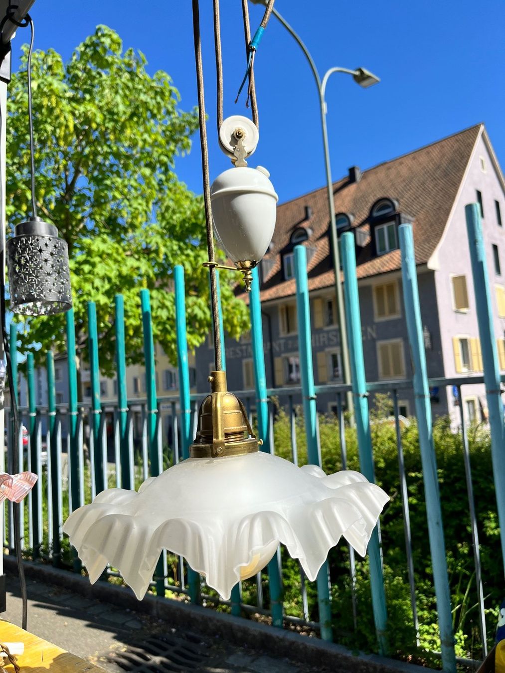 Lampen: Deckenlampe mit Seilzug weiss Milchglas – Gebraucht aus Büren SO von level1414