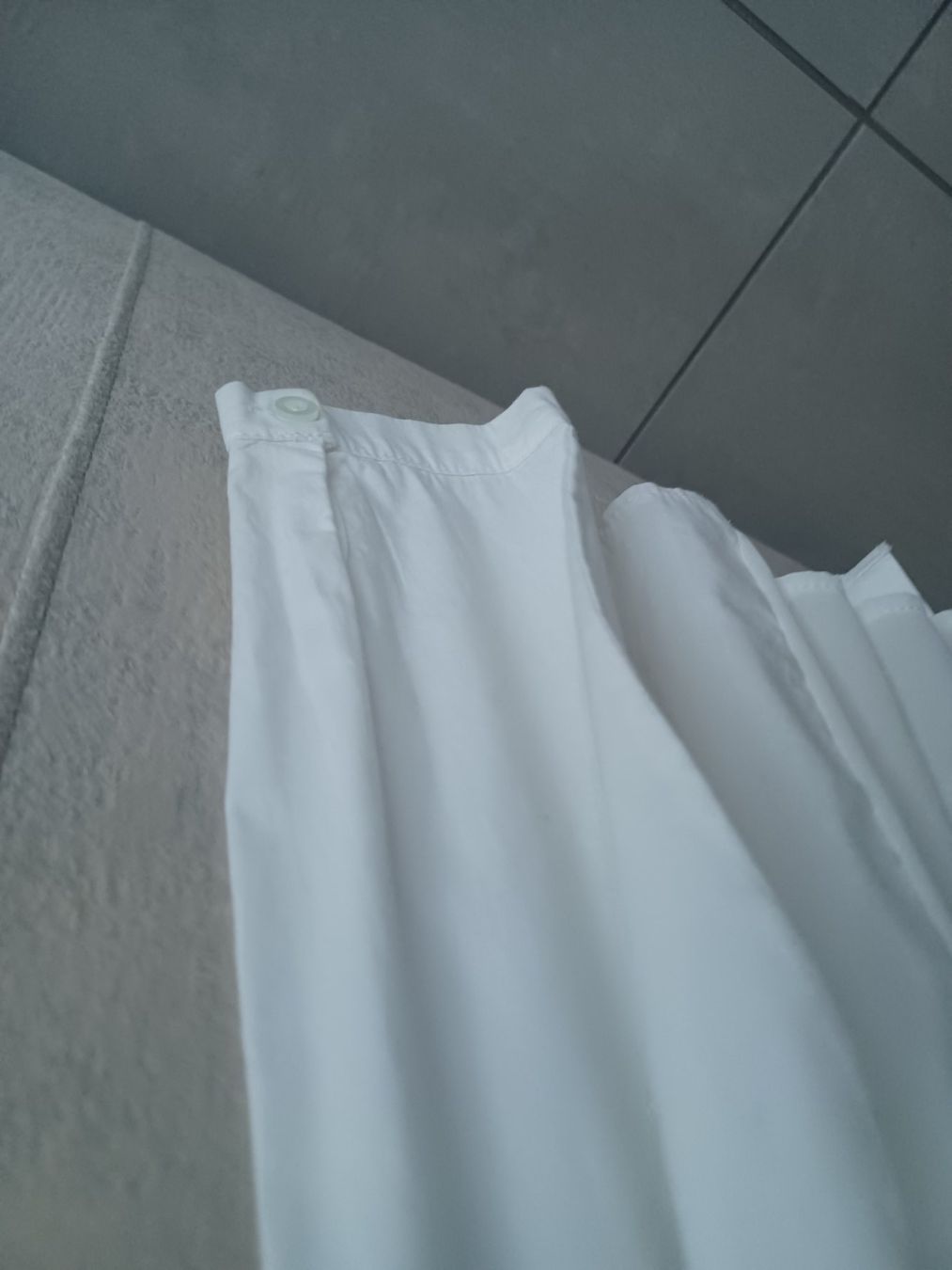Camicette: Chemise blanche élégante avec plis dans le dos – Usato da Sion venduto da linda0106 4