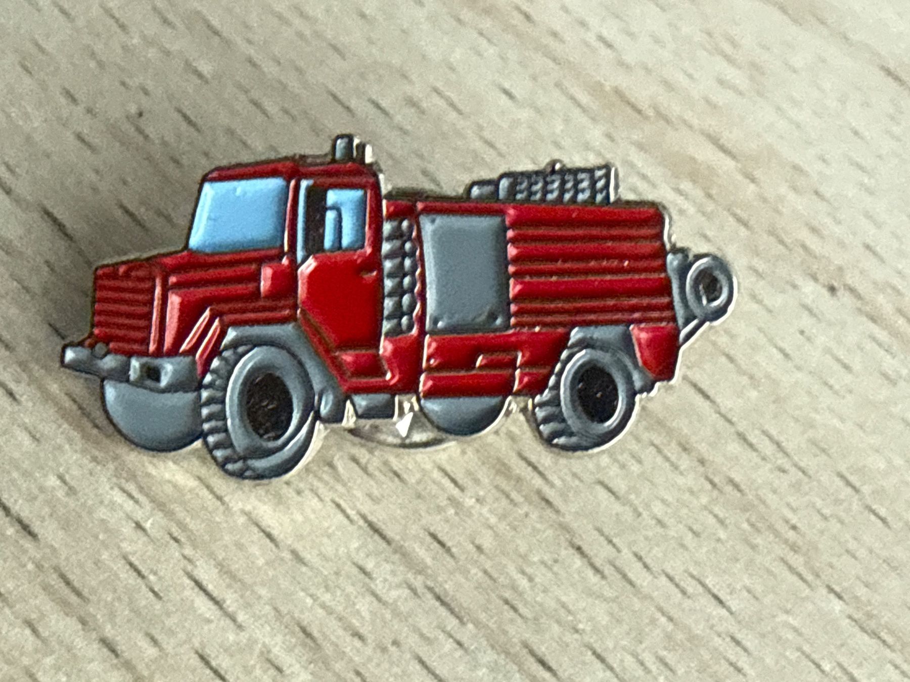 Plaketten & Abzeichen: Pin Feuerwehrauto – Gebraucht aus Glattbrugg von Schweigmatt