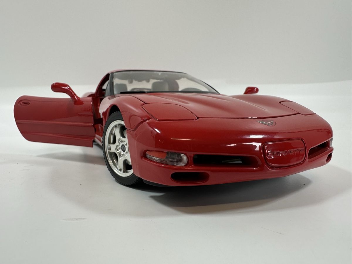 Bburago Modellini d'auto: Chevrolet Corvette C5 1:18, rot, BBURAGO – Usato da Zofingen venduto da rf9_x2xt 9