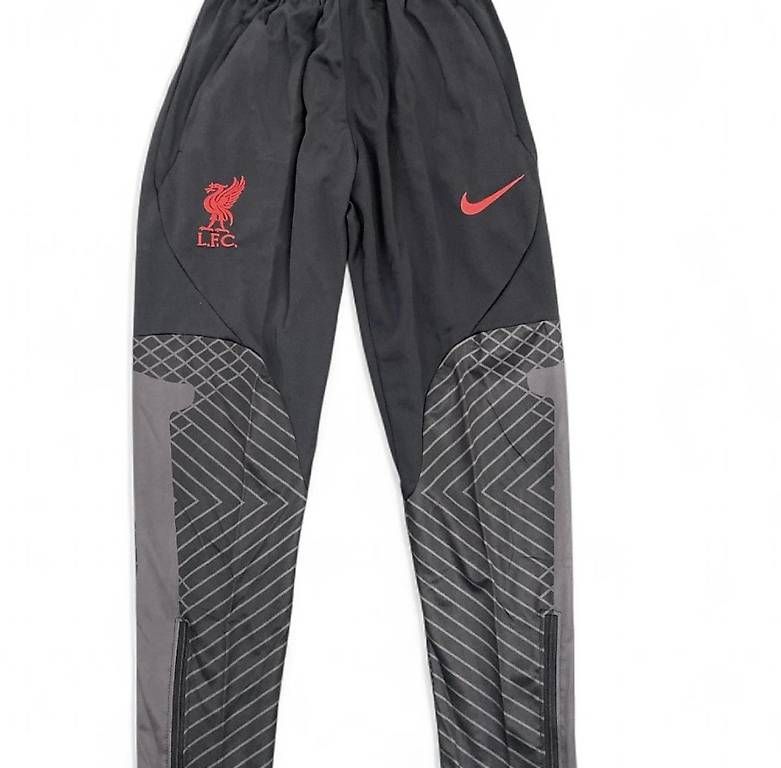 Canottiere & Pantaloni: Liverpool Training suit – Usato da Stettlen venduto da als_7wwm 1