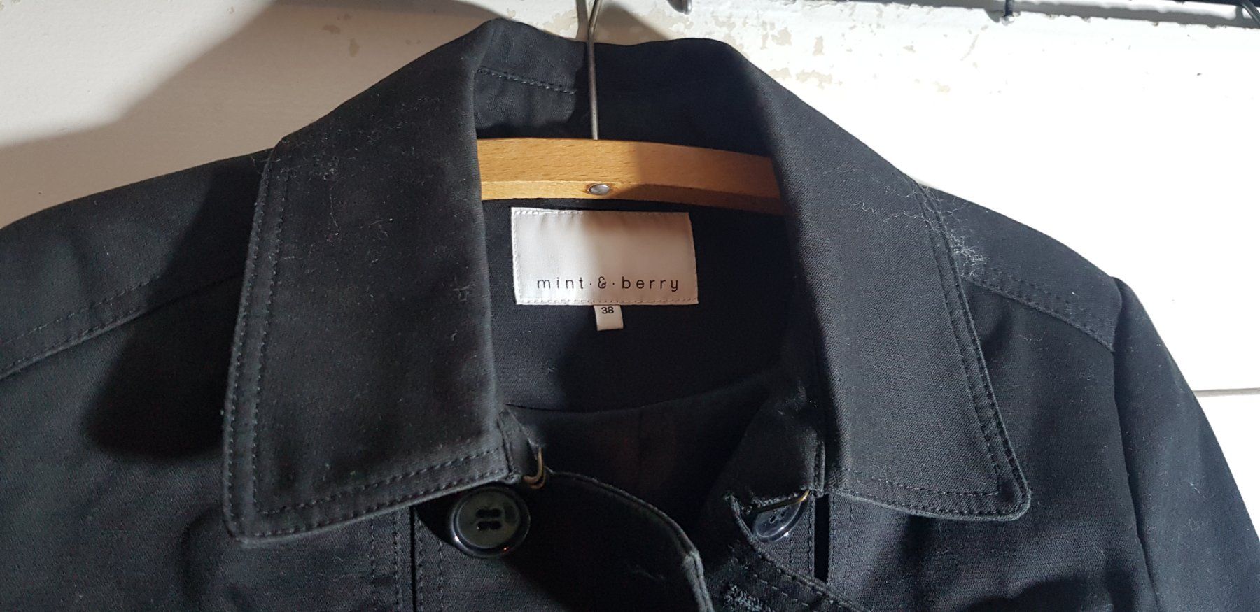 Mint & Berry Cappotti: Mint & Berry Trenchcoat Mantel 36 38 – Usato da St. Gallen venduto da Hereplaysmusic 1