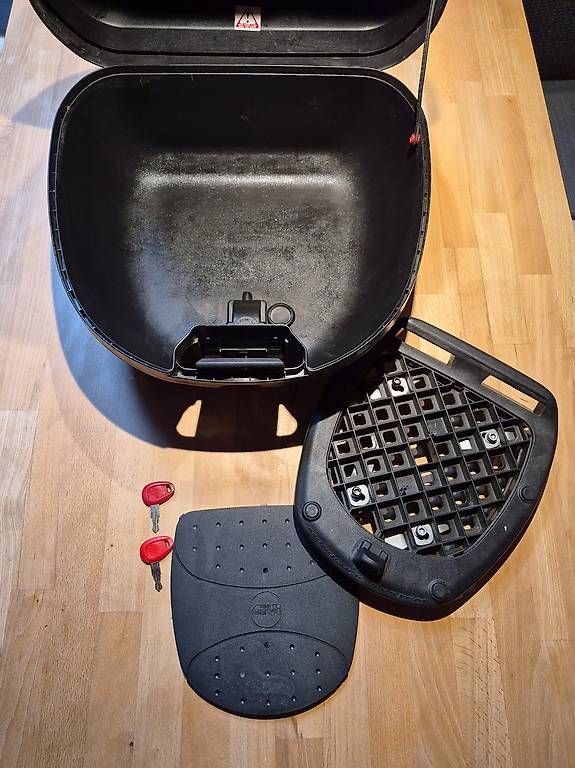 Givi Valigie: Givi Helmkoffer – Usato da Appenzell venduto da mfi_w59s 1