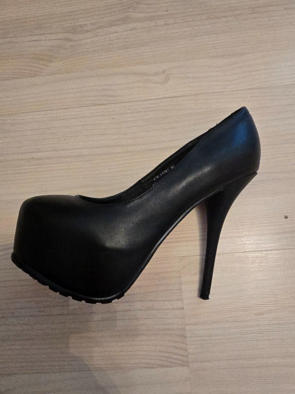 Scarpe da donna: High Heels – Usato da Gutenswil venduto da evita.64 1