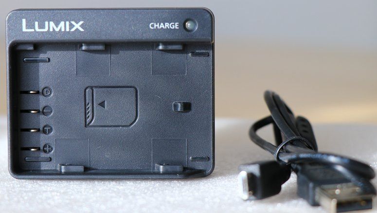 Panasonic Sonstiges Zubehör: Panasonic Akku Ladegerät – Gebraucht aus Aristau von Gola 1