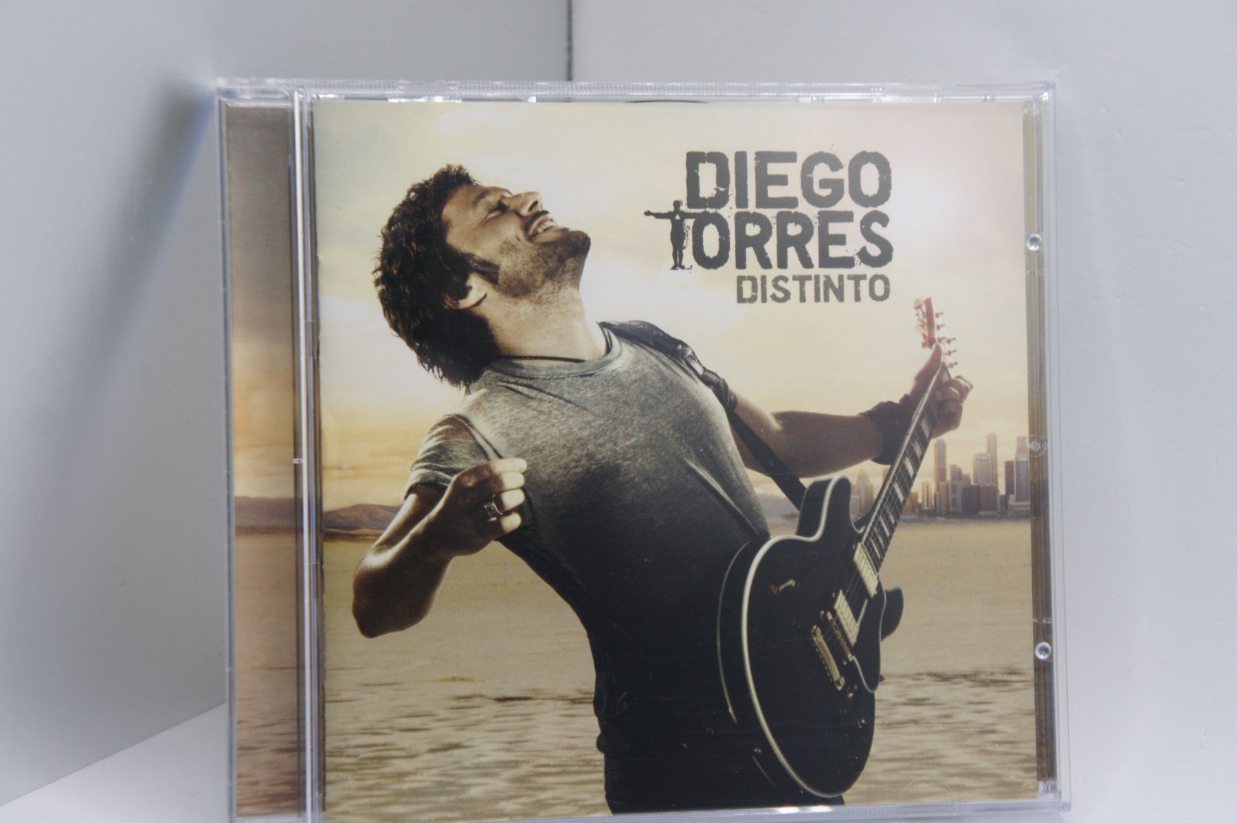 CD: CD Diego Torres - Distinto – Usato da Ernetschwil venduto da luisvonerni