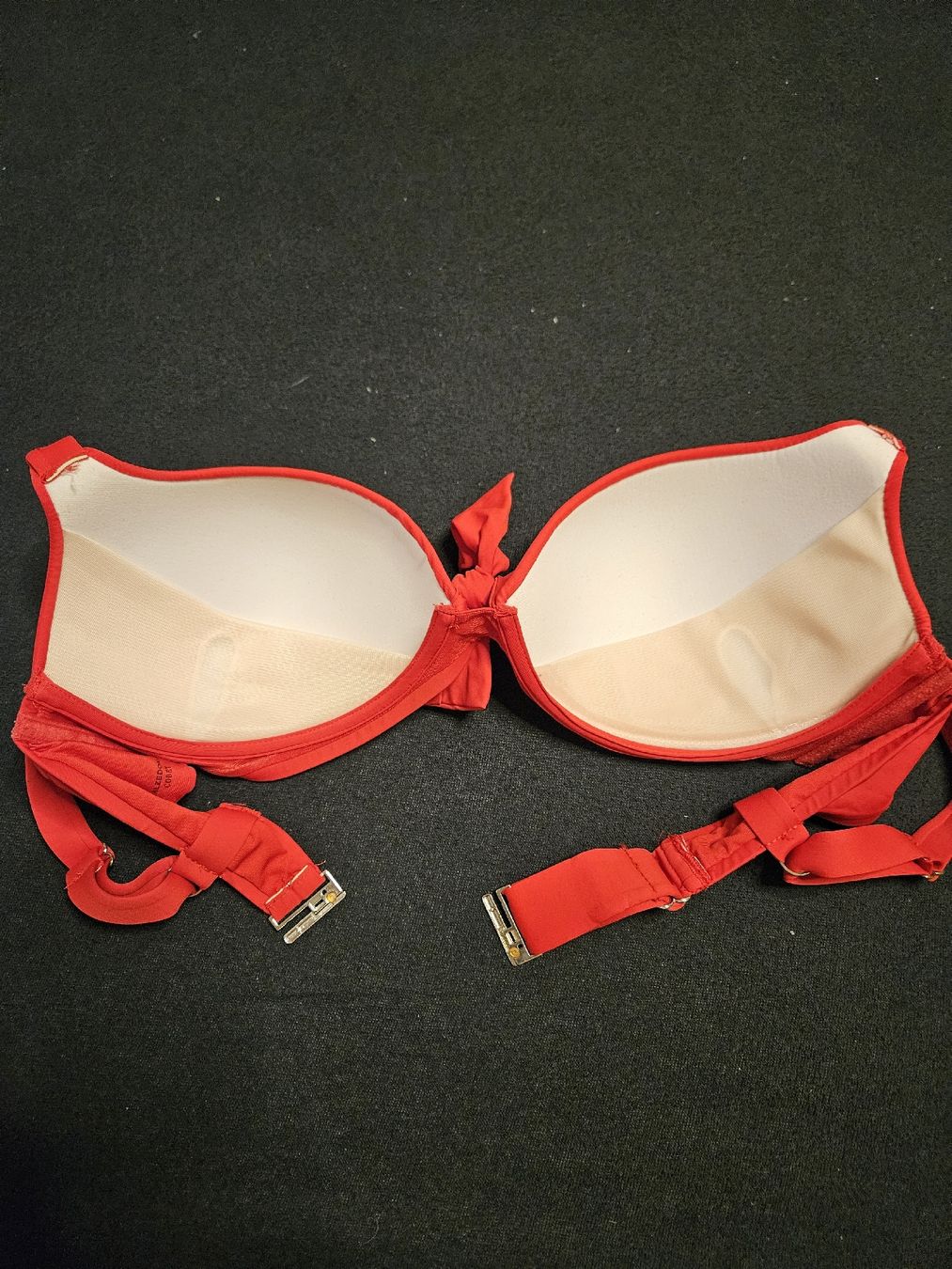Calzedonia Costumi da bagno & Bikini: Roter Calzedonia Bikini-Oberteil – Usato da St. Gallen venduto da Rebiili 1