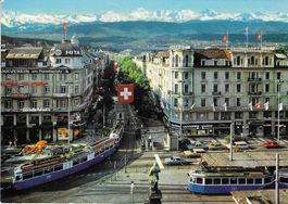 Zürich Bahnhofstrasse und die Alpen