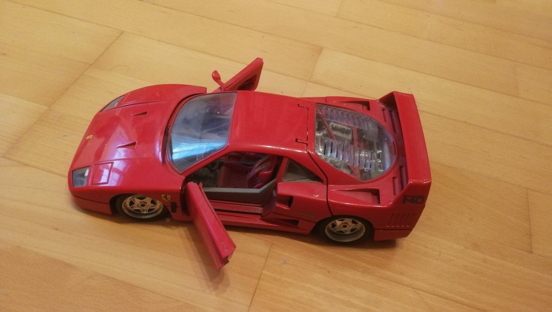 Ferrari Modellini d'auto: Ferrari F40 Modellauto 1:18 – Usato da Glattbrugg venduto da Fleury23 1