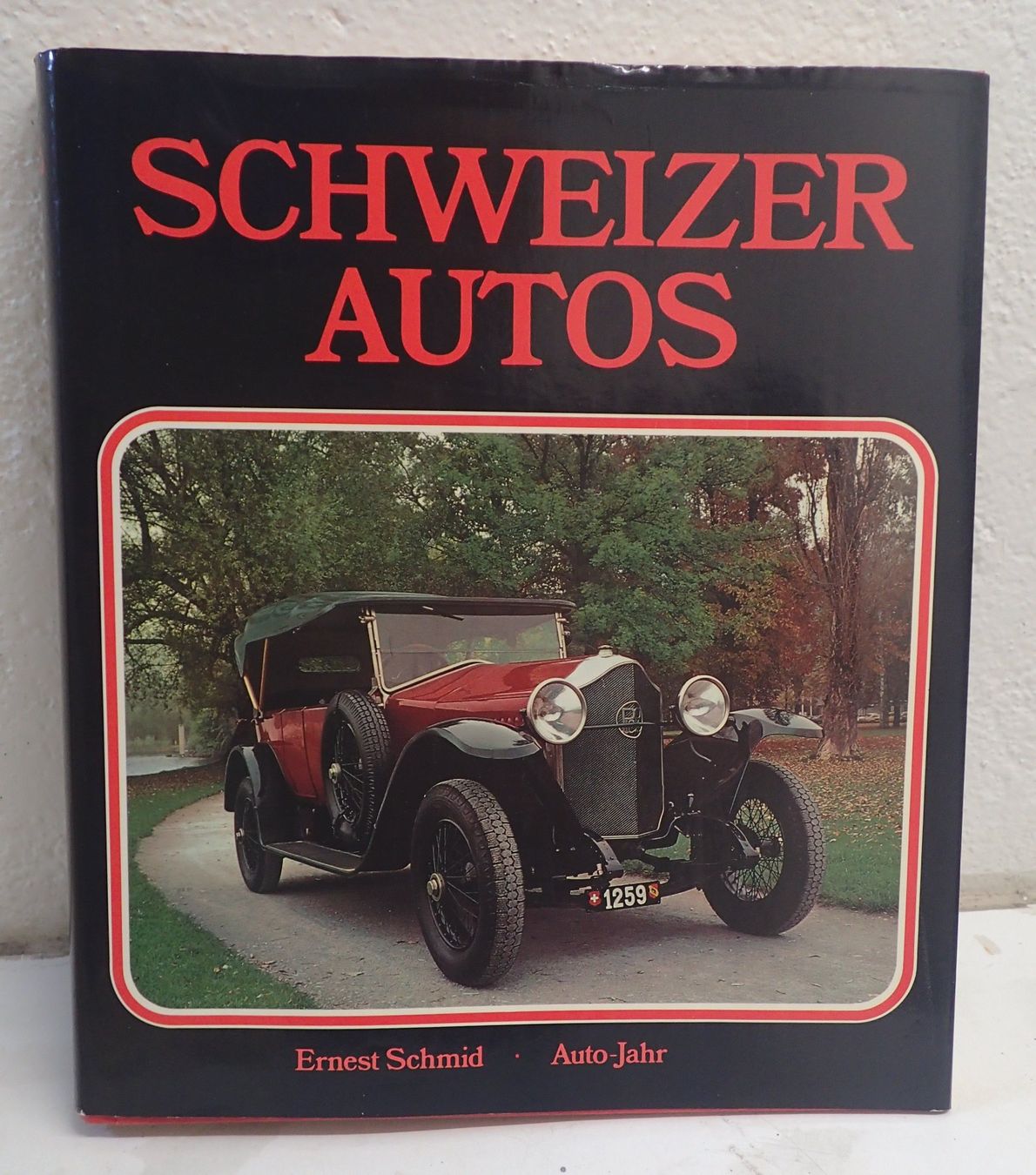 Livres: "Schweizer Autos" - Buch von E. Schmid/Auto-Jahr – D'occasion à Lausanne par Biquette6