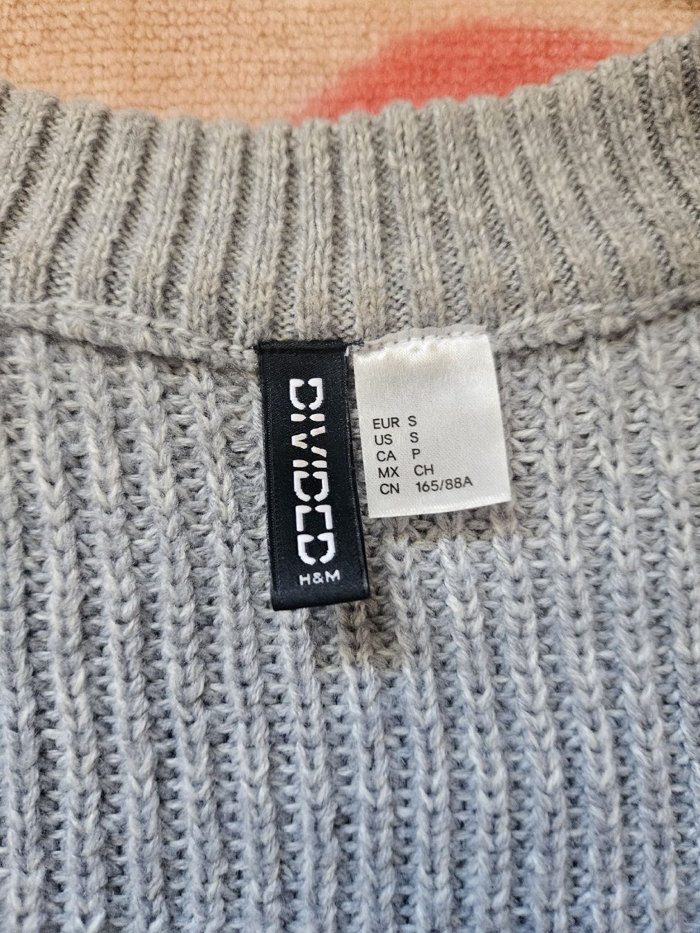 H&M Gilet & Giacche senza maniche: Cardigan en maille gris H&M – Usato da Les Acacias venduto da minnie6 3