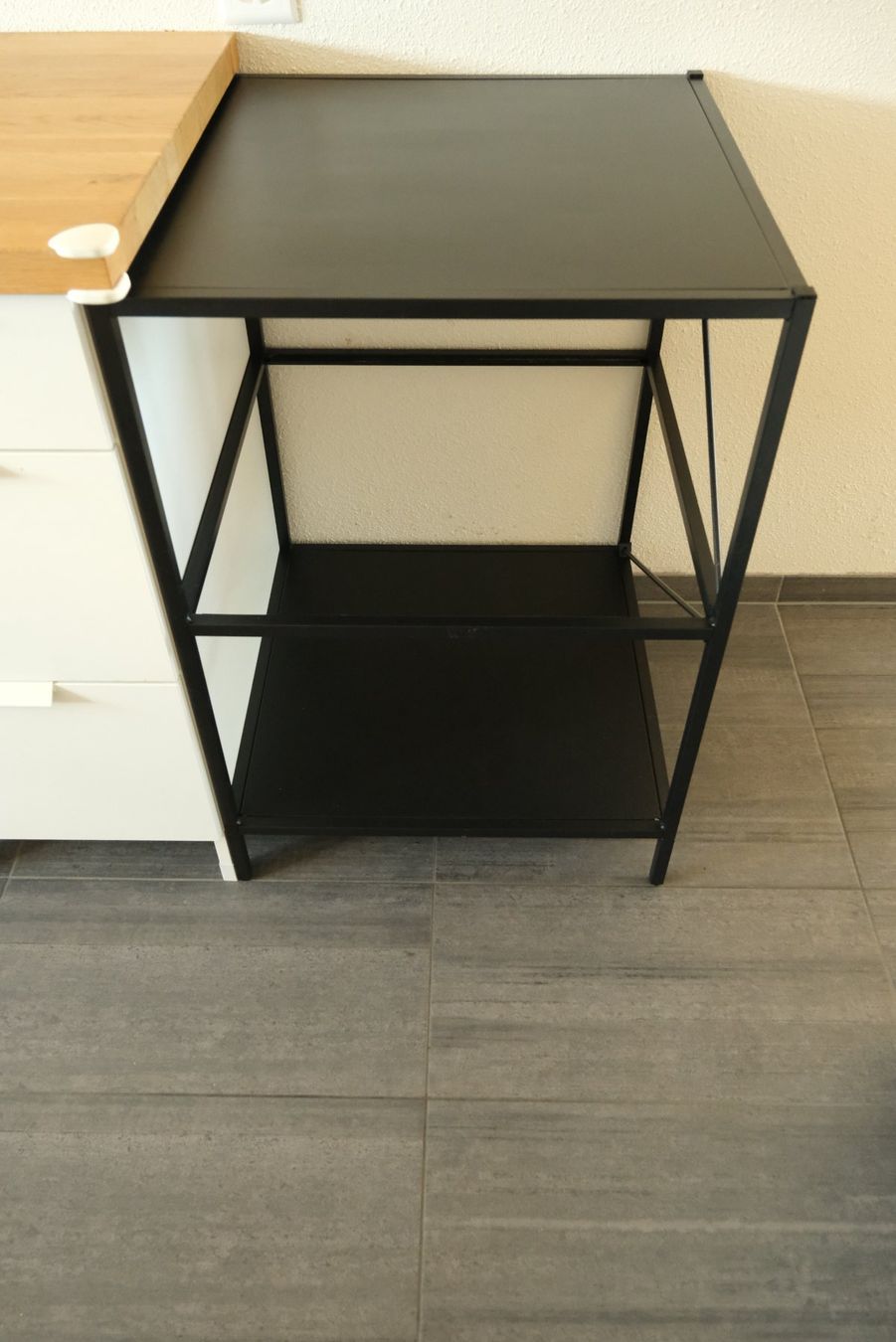 Ikea Étagères: Structure basse avec étagères 60x60x75 cm noir – D'occasion à Nyon par JJZA 1