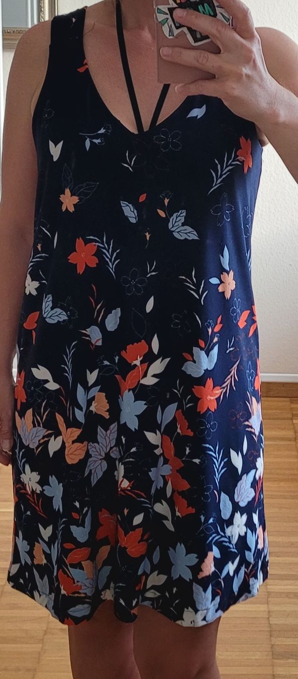 Mango Vestiti: Sommerliches Kleid von Mango mit Blumenmuster, Gr S – Nuovo (secondo la descrizione) da Emmenbrücke venduto da gatasalvache 1