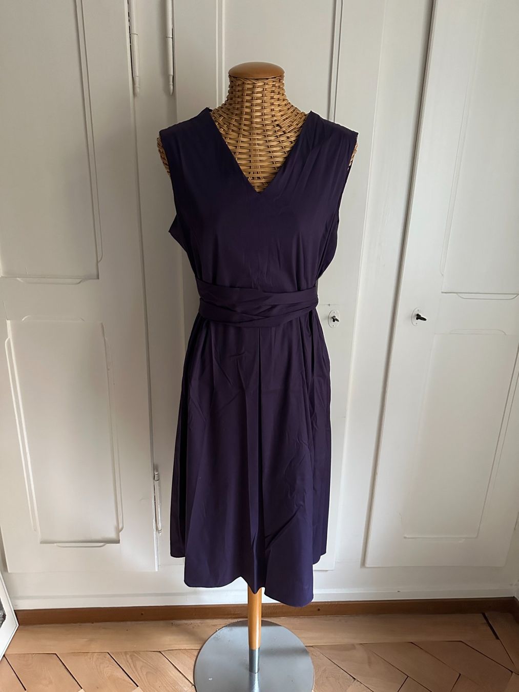 Max Mara Vestiti: MAX MARA - Etuikleid violett 42 – Usato da Zürich venduto da Diazaio