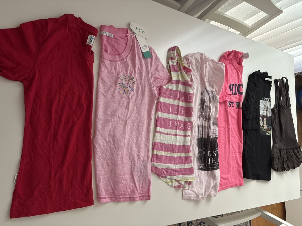 Lots de vêtements: T-Shirt – D'occasion à Zürich par fllanza01