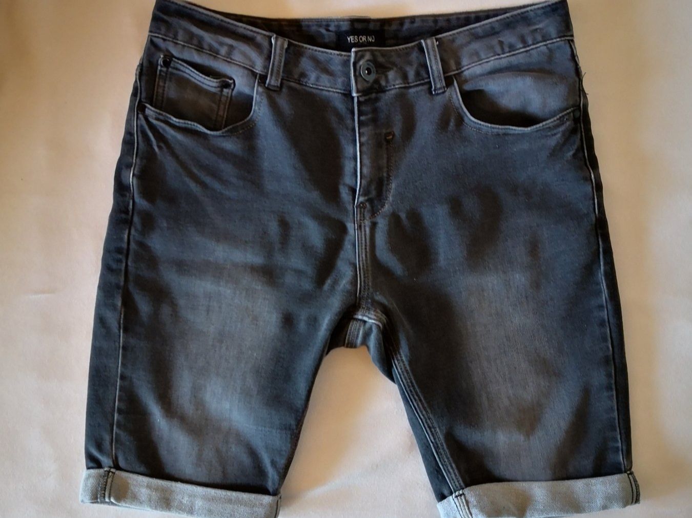 Yes Or No Jeans: Short en jeans M noir YES OR NO – Gebraucht aus Engollon von Winters91