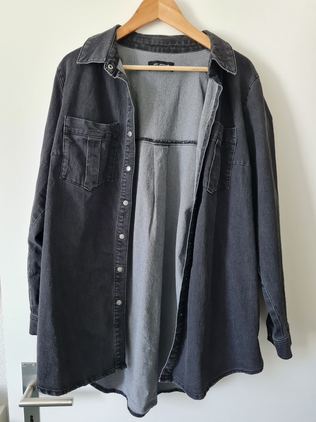 Only Camicette: Jeanshemd von Only Carmakoma – Nuovo (secondo la descrizione) da Tagelswangen venduto da Heaven2501