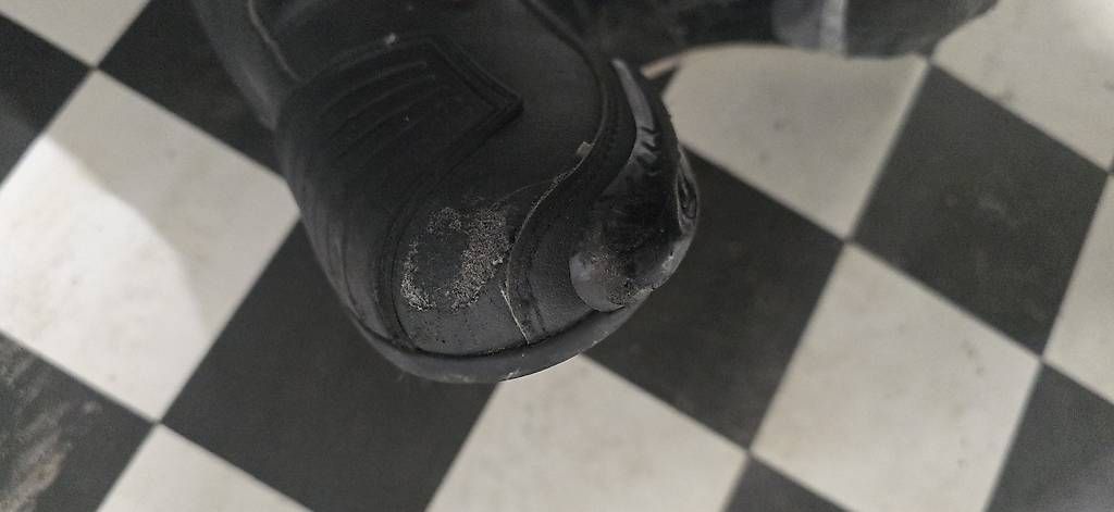 Herrenschuhe: Motorradstiefel Schwarz Rot – Gebraucht aus Boswil von MW1919 3