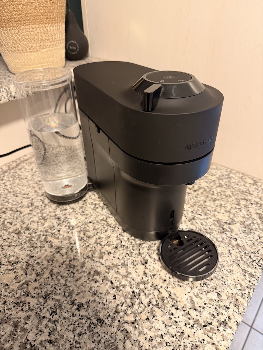 Nespresso Macchine per caffè & Macchine per espresso: Nespresso Vertuo Pop – Usato da Thun venduto da CH_Rooster