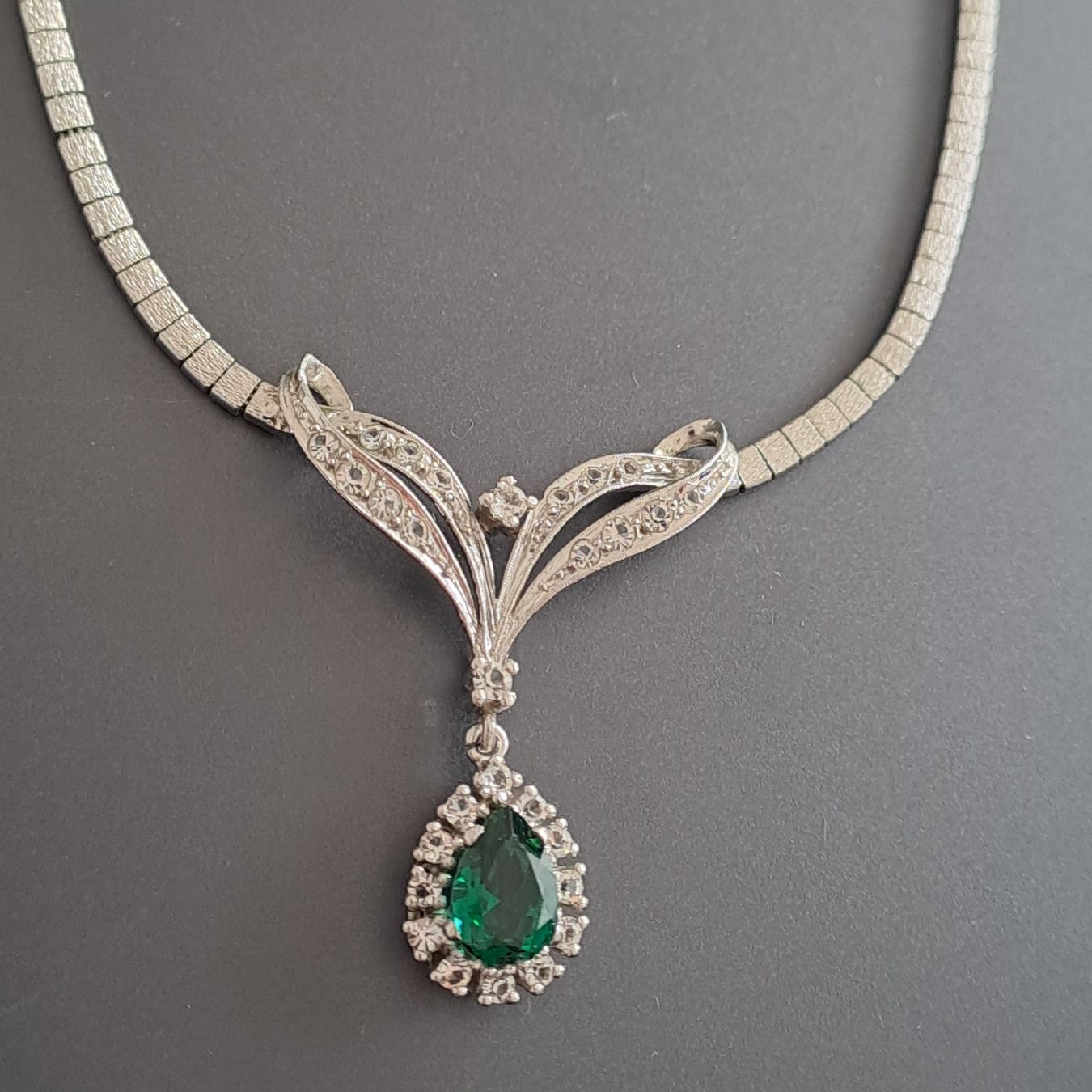 Colliers: Wunderschöne Kette mit Stein – D'occasion à Neuhausen am Rheinfall par Waly... 1