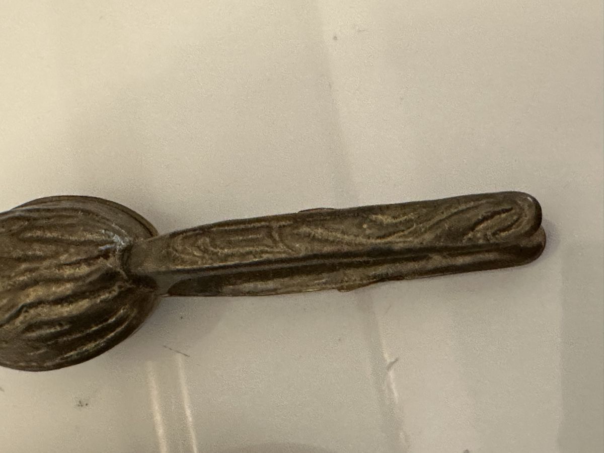 Schalen: Nussknacker und Nussschale aus Messing – Gebraucht aus Basel von Ivana_4 2