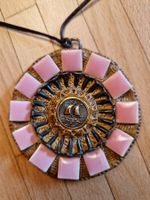 Schmuck aus den 70er Jahre - Anhänger auf Lederband