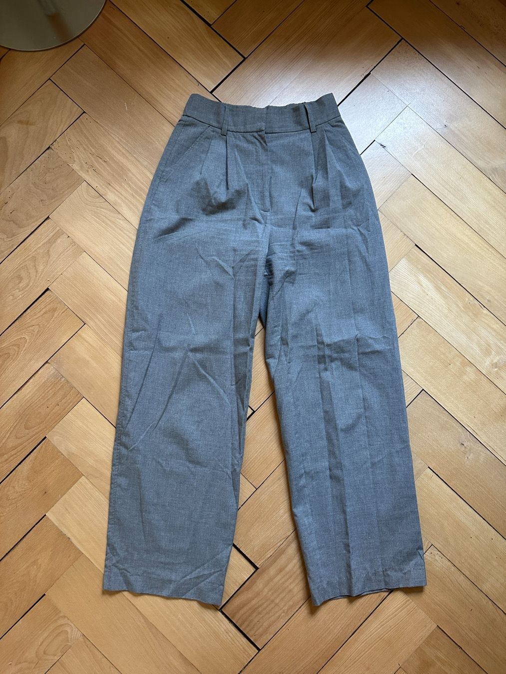 H&M Pantaloni: Hose hellgrau 38 – Usato da Zürich venduto da Diazaio