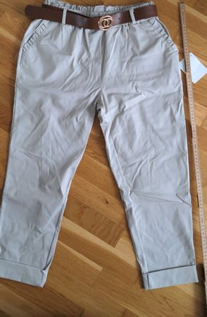 Sommerliche Strech Stoffhose 7/8 mit Gürtel, beige, Grösse M