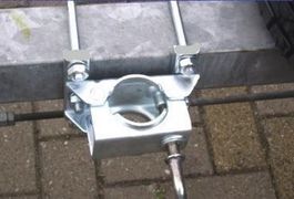 Klemmhalter Stützrad 60x60mm 4-Kant Rohr Klemmschelle