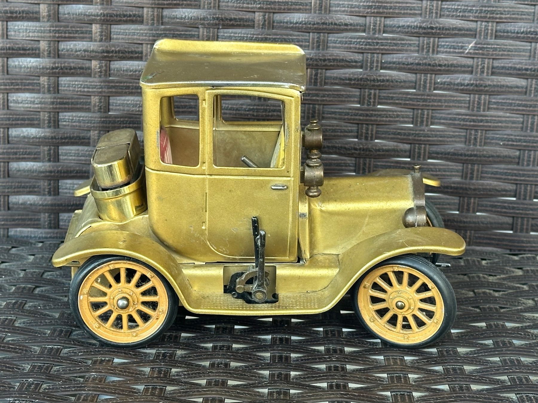 Ford Modellini d'auto: Vintage Modellauto Blechauto Ford Consul Oldtimer ab 1.- – Usato da Dübendorf venduto da lan1808 1
