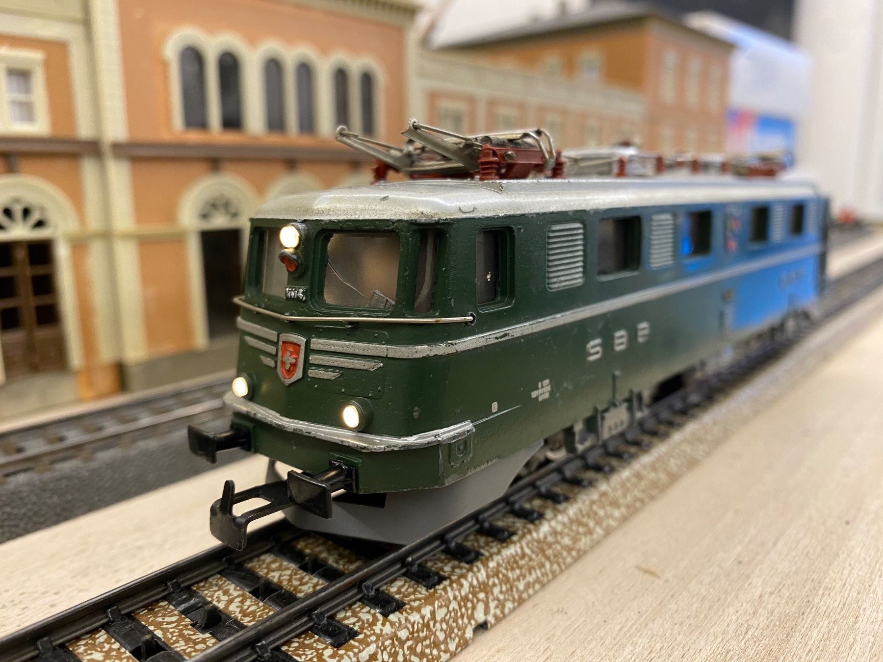 Märklin Modelleisenbahnen: Märklin 3050 SBB Ae 6/6 Bern – Gebraucht aus Lupsingen von New-Haven