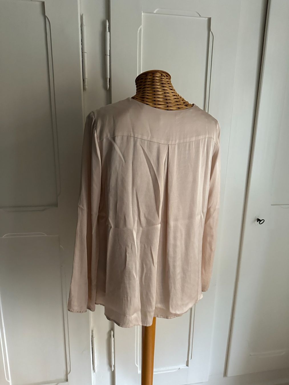 Odd Molly Camicette: ODD MOLLY - Satin Bluse crèmefarben S – Usato da Zürich venduto da Diazaio 2