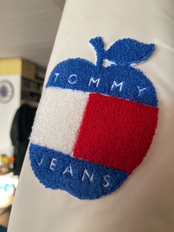 Tommy Hilfiger Giacche: TOMMY JEANS BLOUSON BOMBERJACKE – Nuovo (secondo la descrizione) da Zürich venduto da STYLEHAUS 4