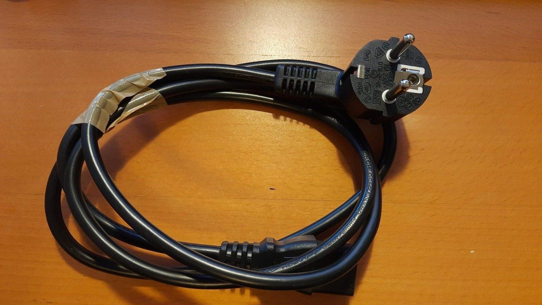 Câbles: Kabel Schuko EU Stecker auf C13-Stecker, 1.5 Meter Länge – Neuf (Voir description) à Zürich par balin777